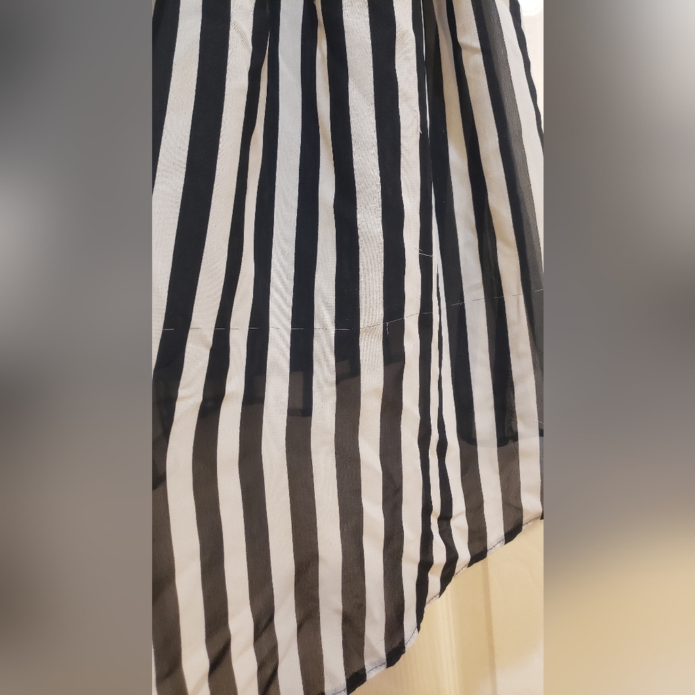 YD girl's dress sinze 8 ♠️ - Picture 3 of 5